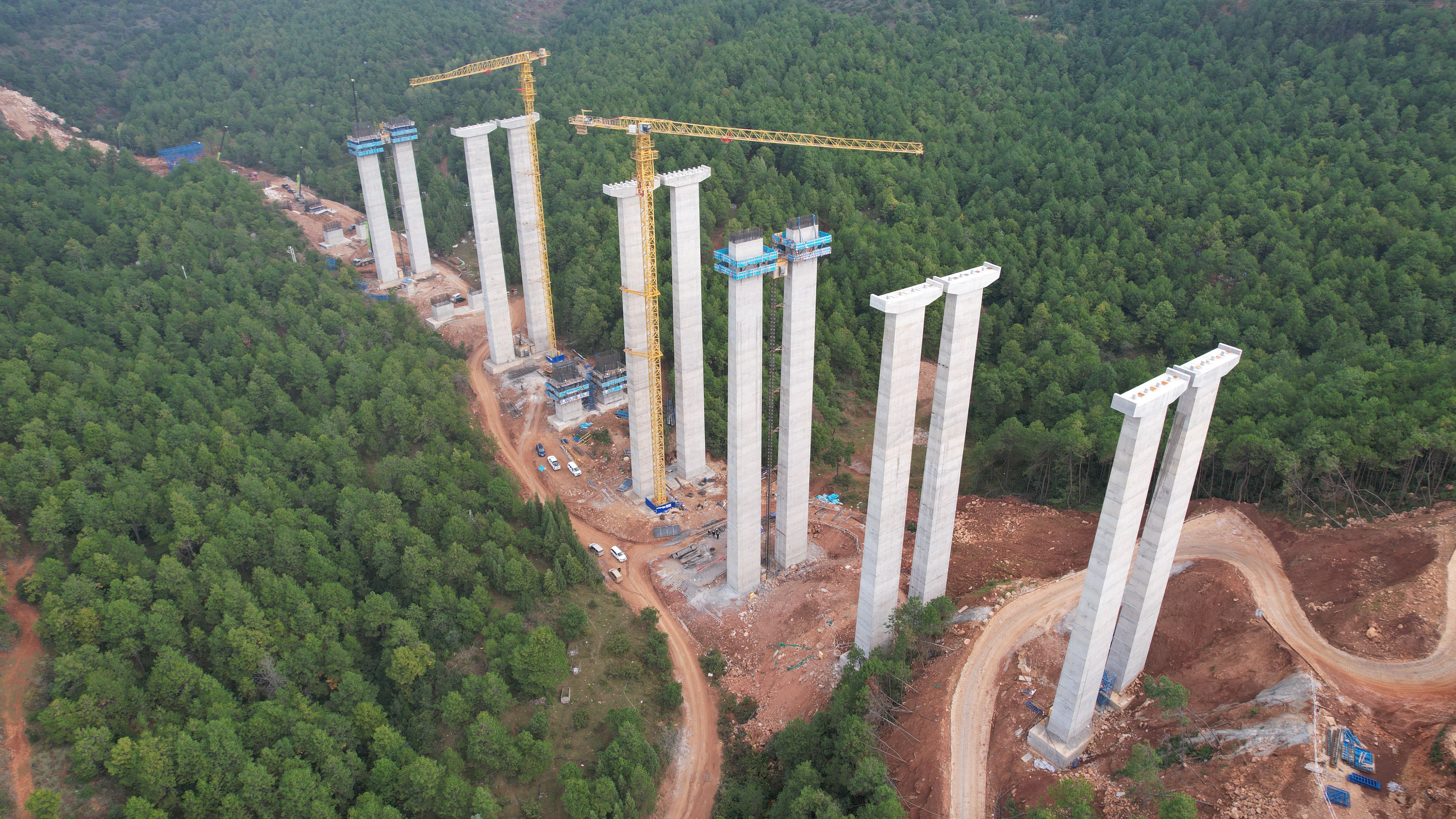 古寧高速繞城段最高墩柱封頂