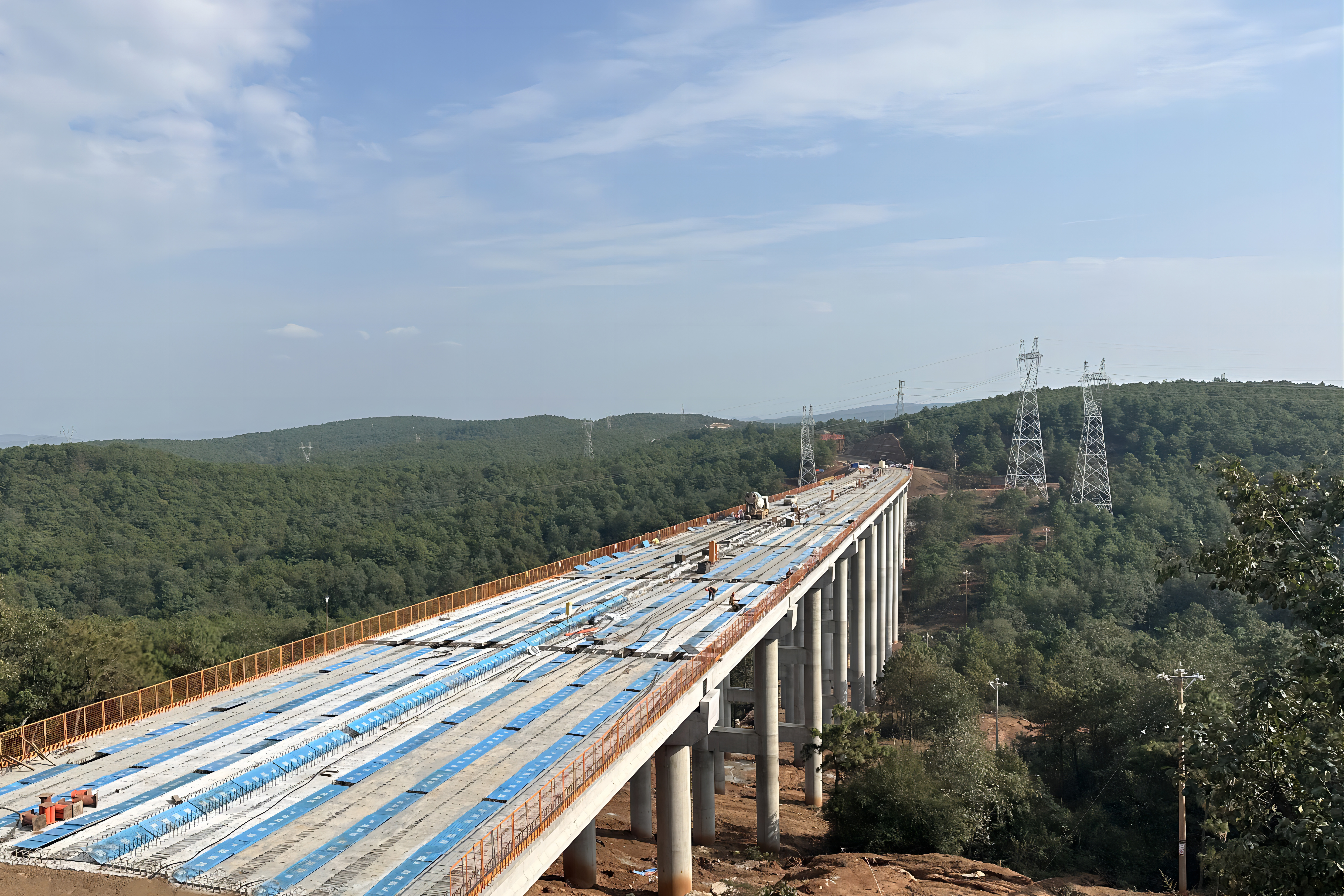 宣富高速永安機場連接線機場1號大橋T梁架設順利完工