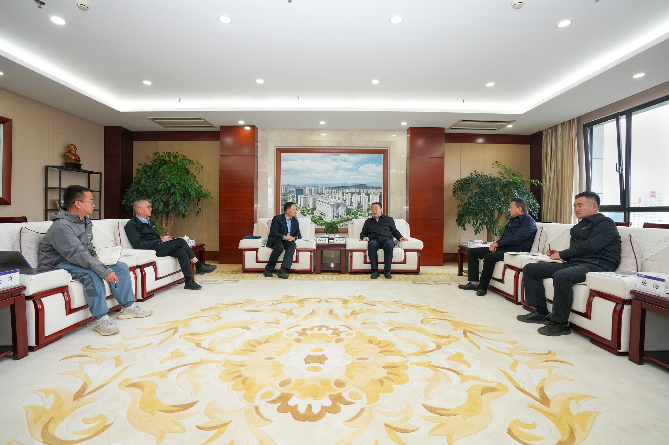 集團與中旅（云南）旅游發展有限公司交流座談