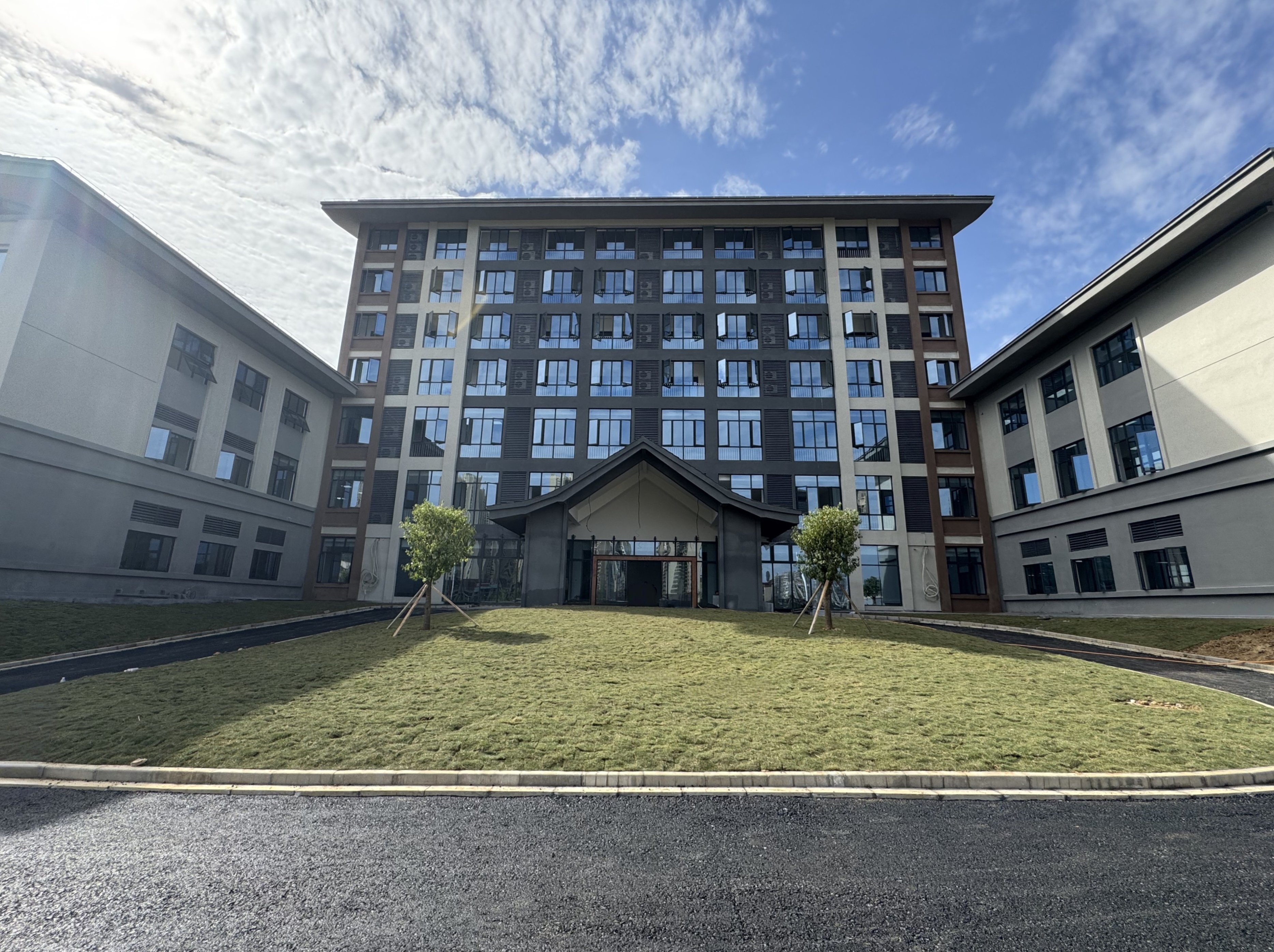 廣西百色水利樞紐工程百色后方基地管理區項目順利通過竣工驗收