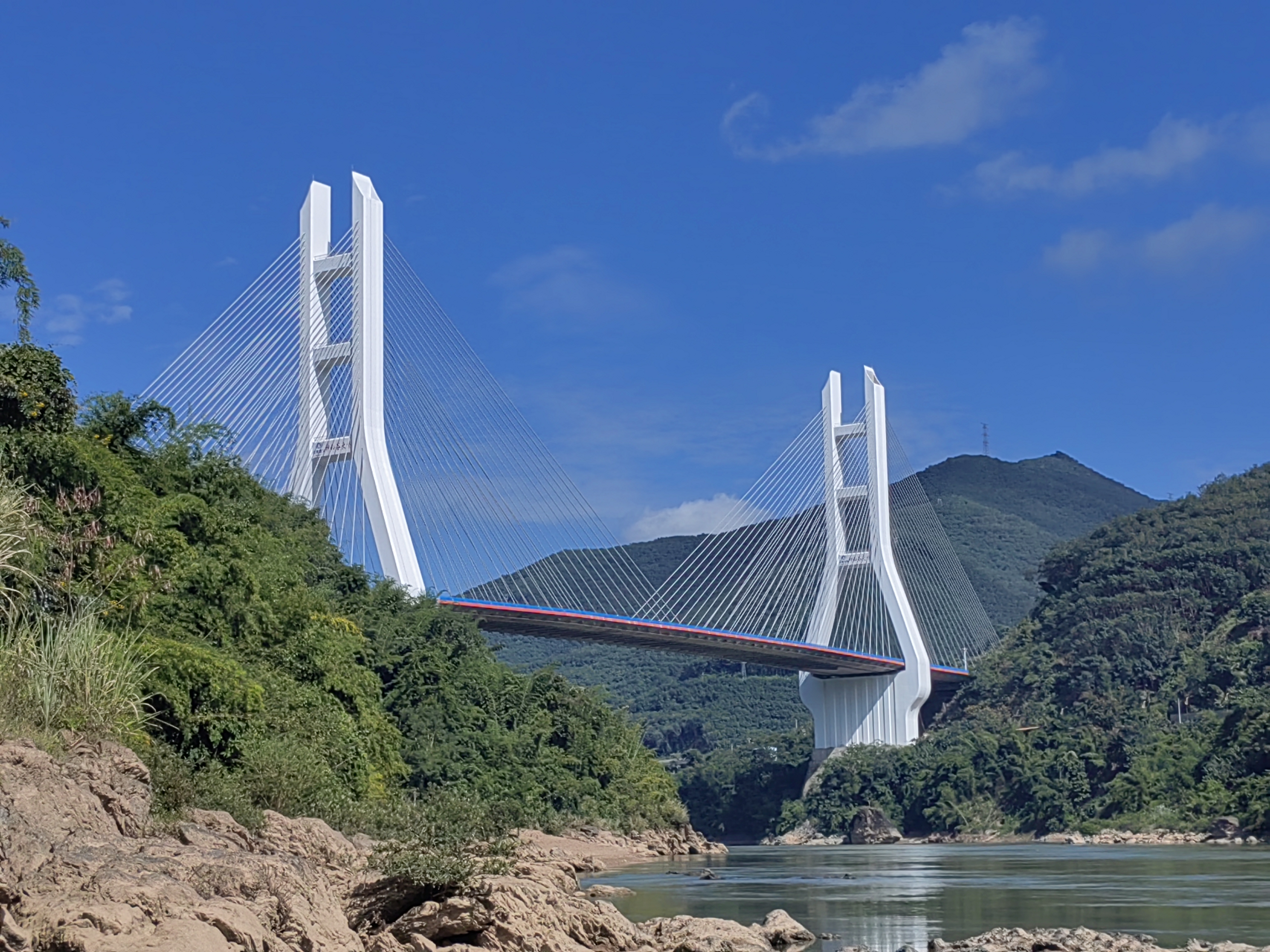 西雙版納G214線及神秘谷大橋正式通車