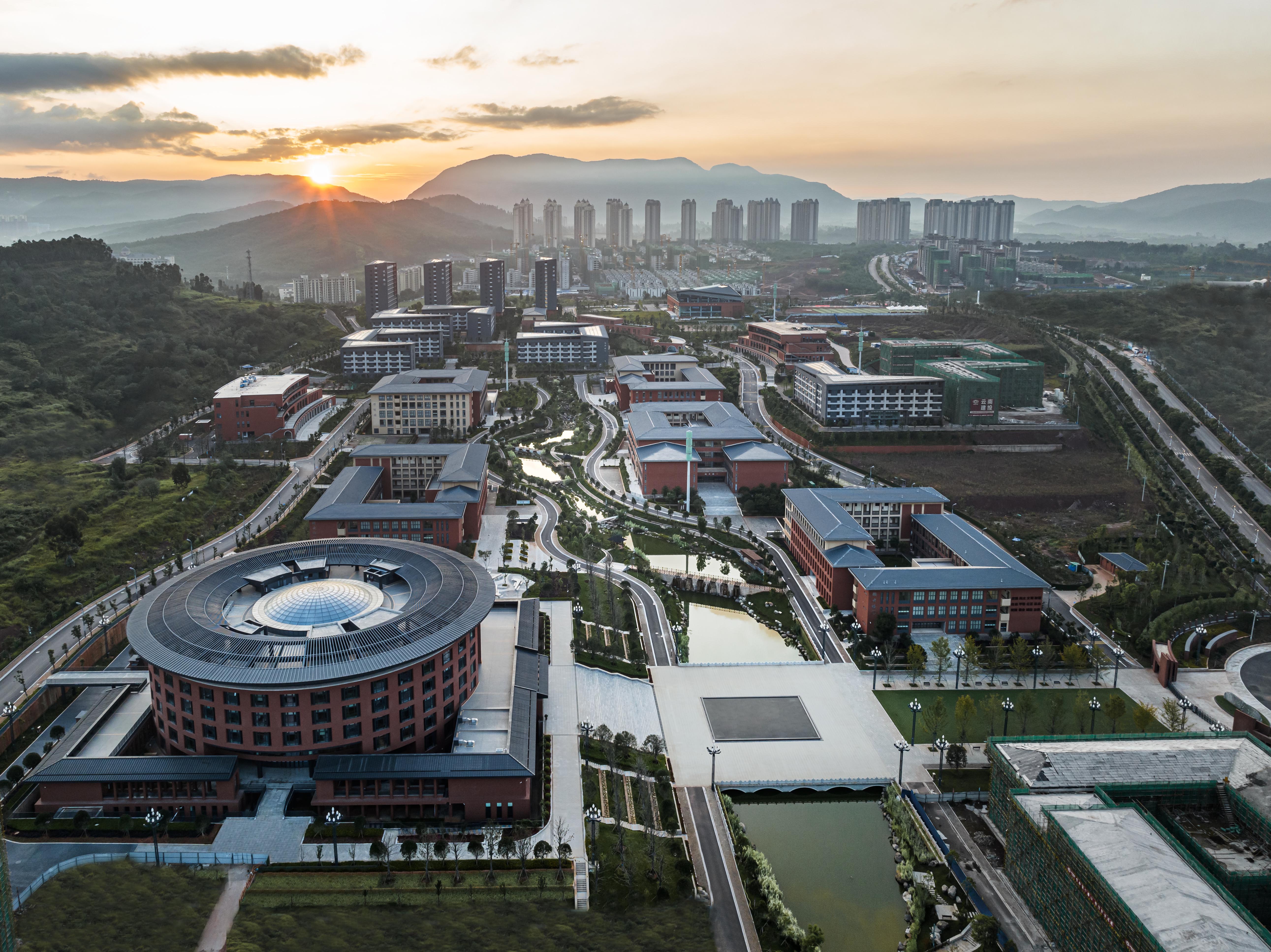 云南財經大學安寧校區一期建設項目（第一批次）順利通過竣工驗收