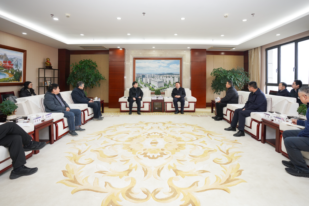 集團(tuán)與中咨公司交流座談