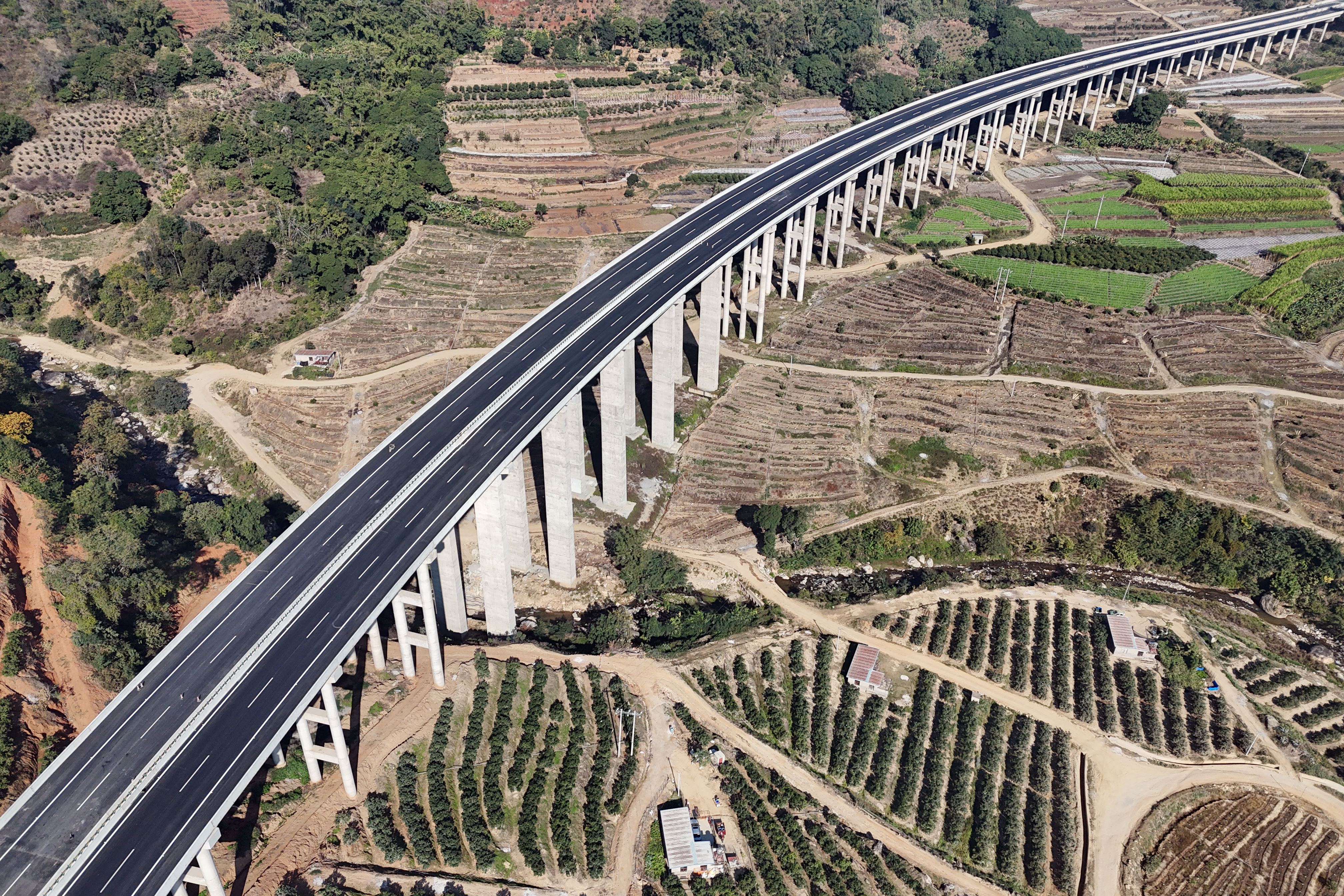 永金高速新平（漠沙）至元江（紅光）段貫通