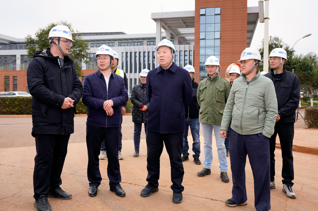 陳祖軍調研云南大學呈貢校區新建學生宿舍建設項目慰問堅守崗位干部職工