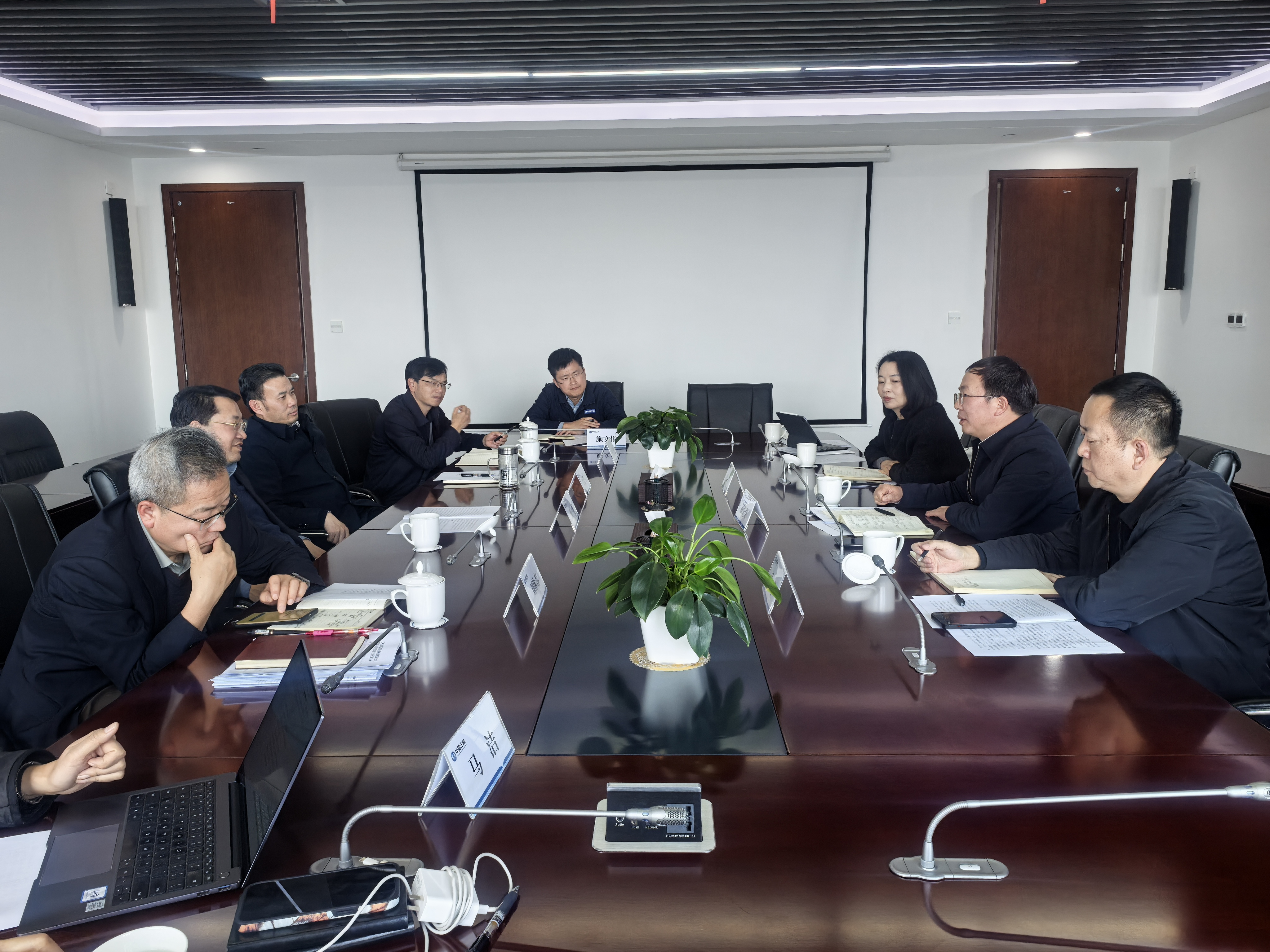 劉金榮赴三峽云南能投交流座談