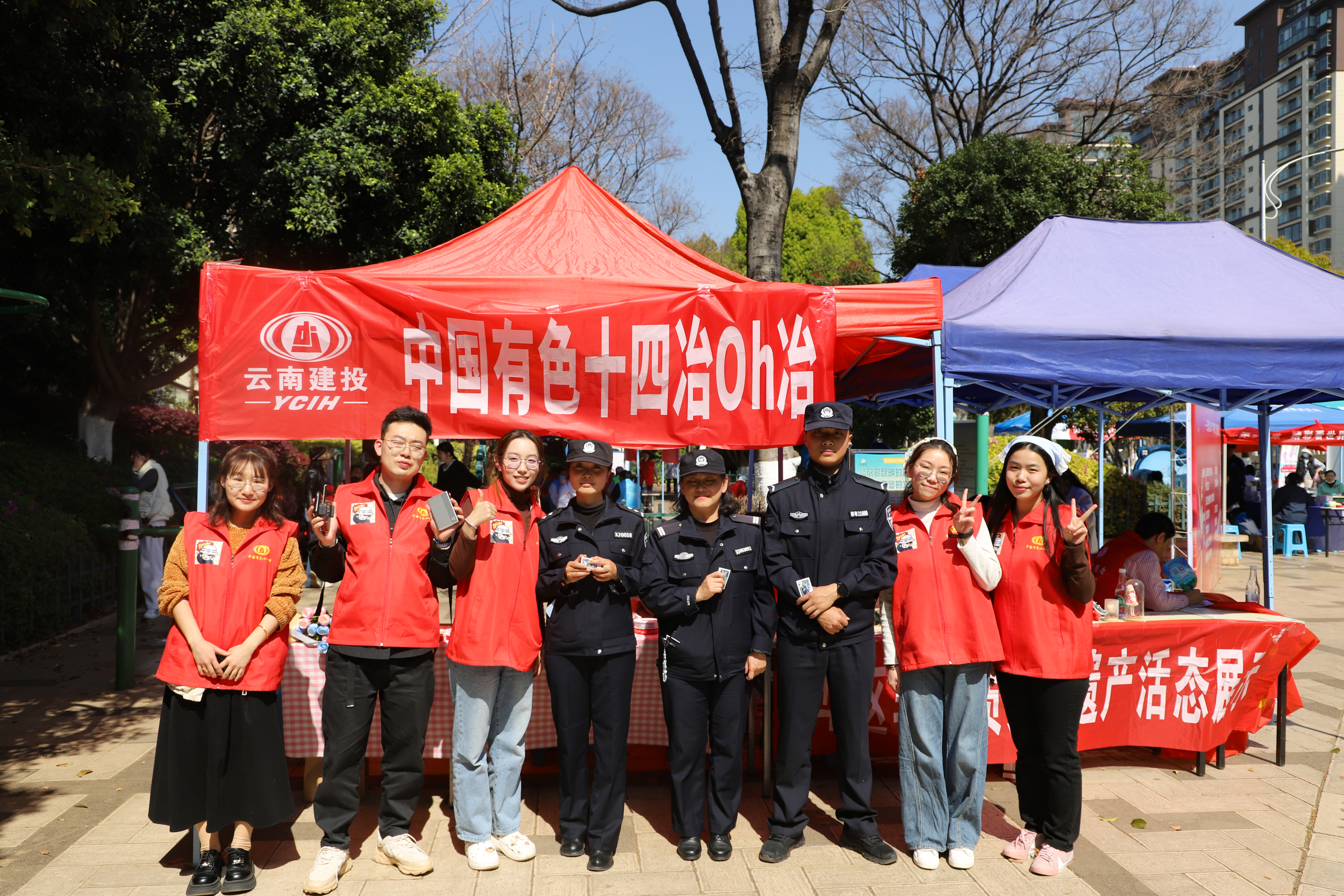 十四冶公司“團(tuán)團(tuán)照相館”點(diǎn)亮五華區(qū)“學(xué)雷鋒”日