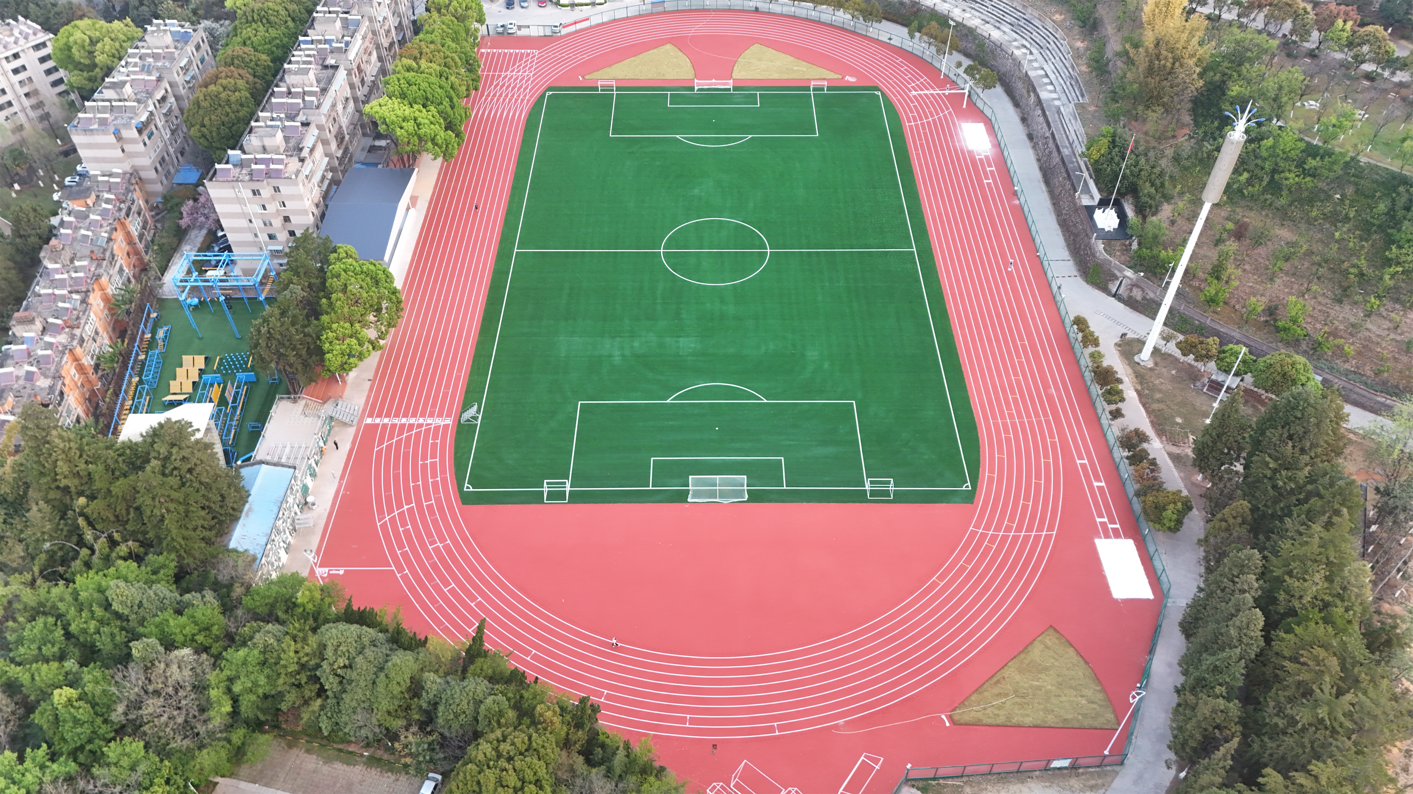 玉溪師范學(xué)院公共體育服務(wù)設(shè)施提質(zhì)項(xiàng)目順利通過竣工驗(yàn)收