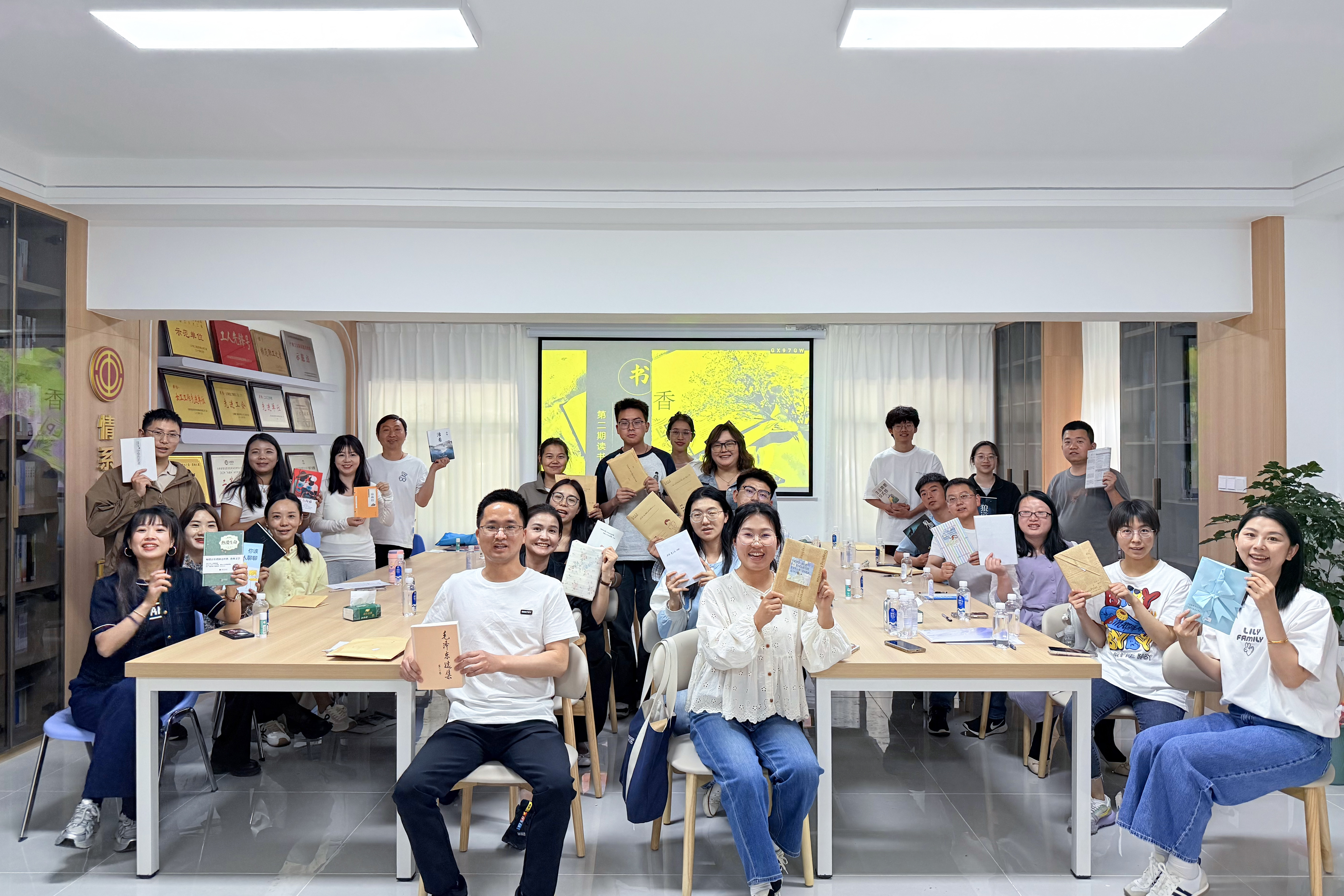 “閱”見春日 萬物復“書”集團團委開展世界讀書日活動