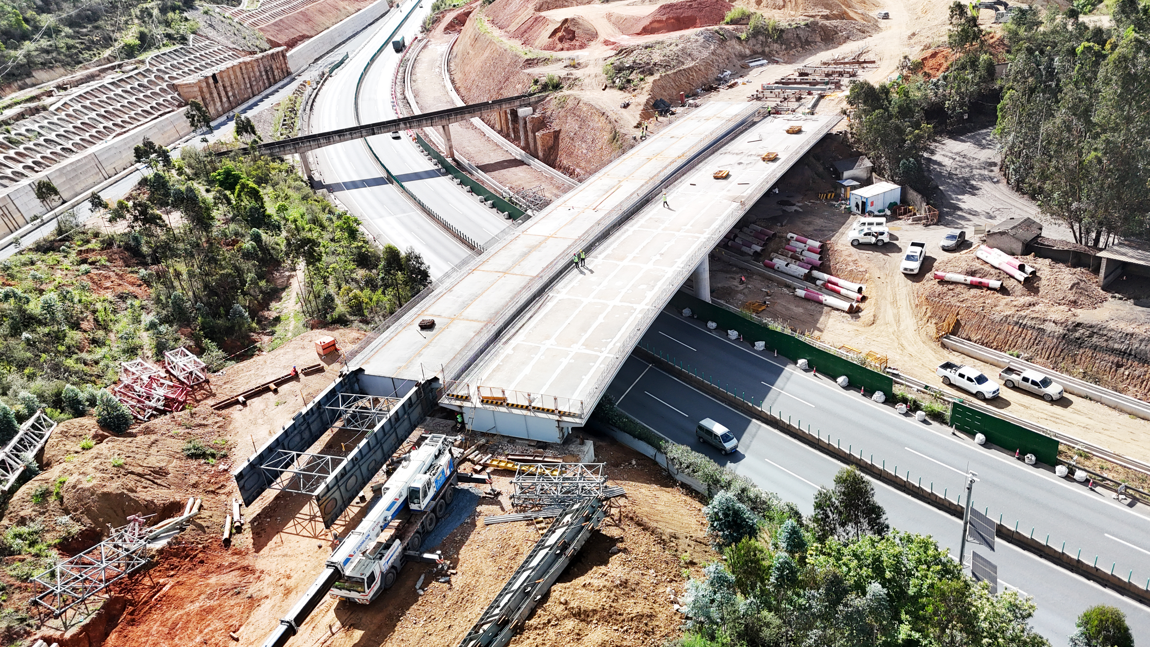 峨石紅高速（玉溪段）項(xiàng)目捷報(bào)頻傳