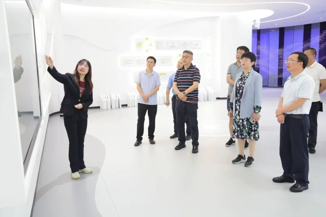 宜賓高新區客人到集團考察交流