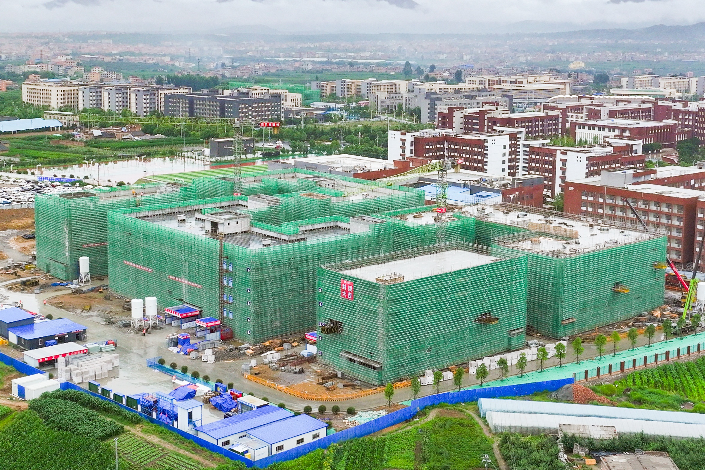 昭通市職教中心二期項目五號地塊全面封頂