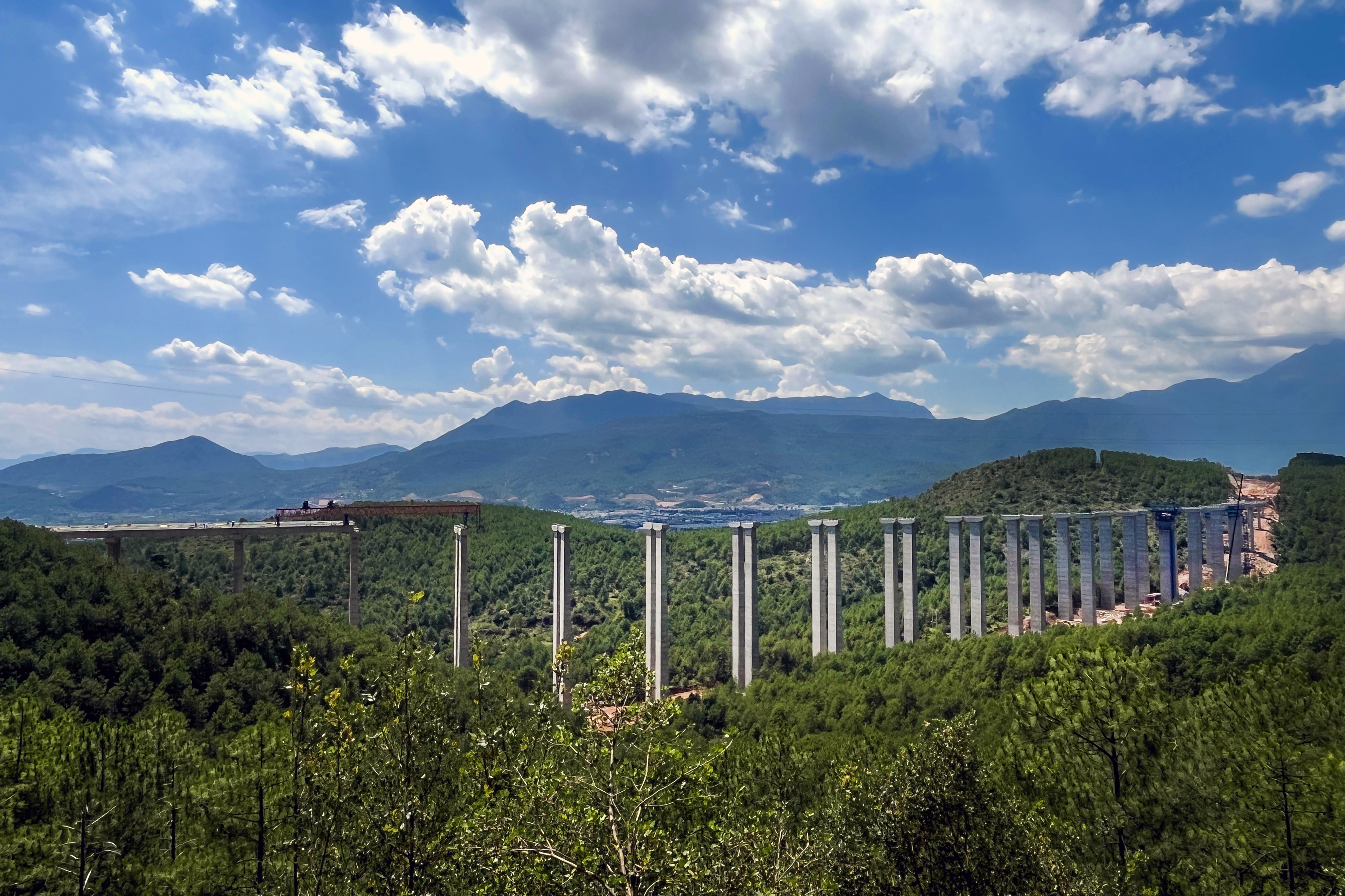 古寧高速吉烏洛大橋下部結構施工完成