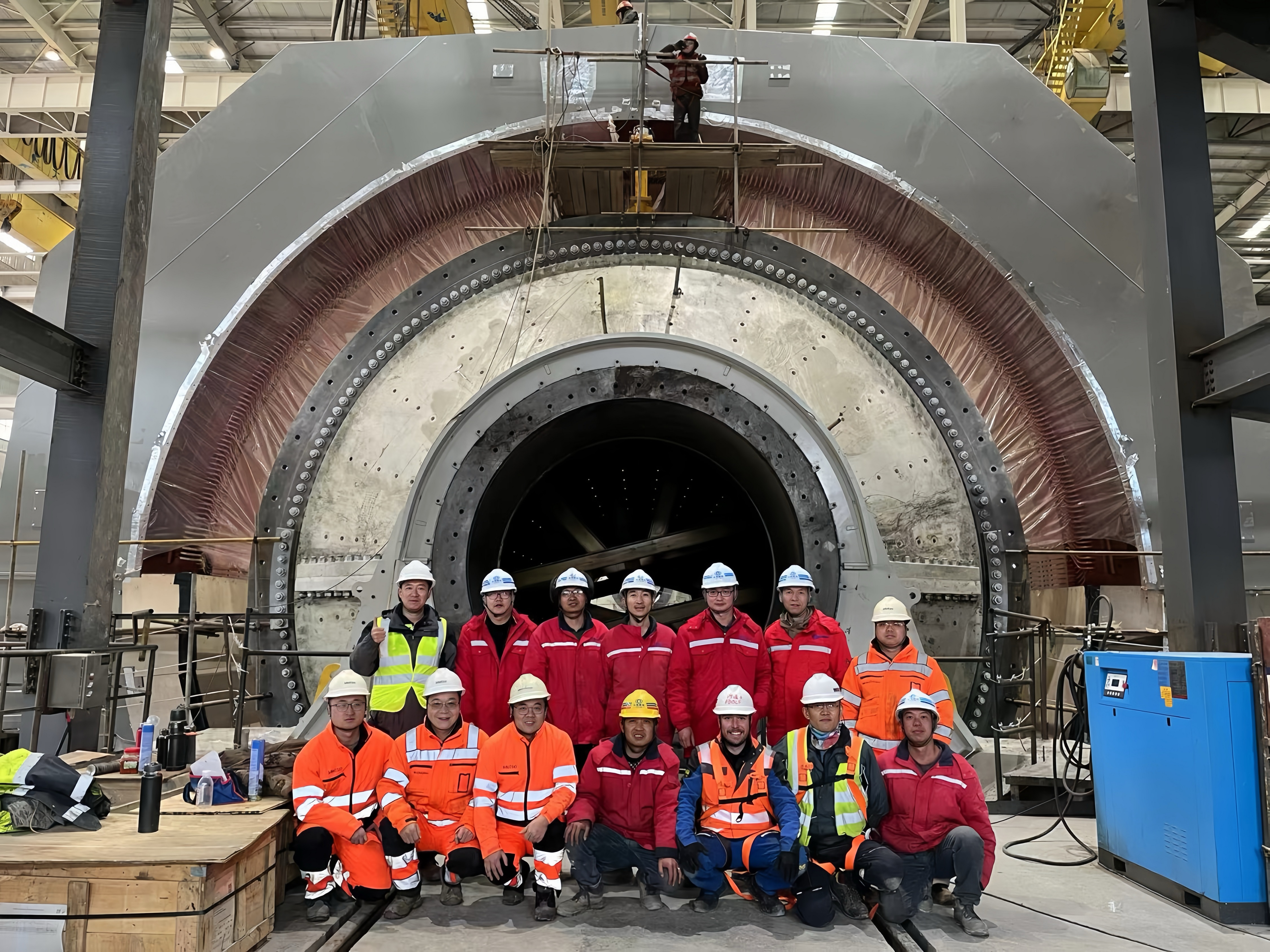 西藏巨龍二期球磨環(huán)形電機定子吊裝順利完成