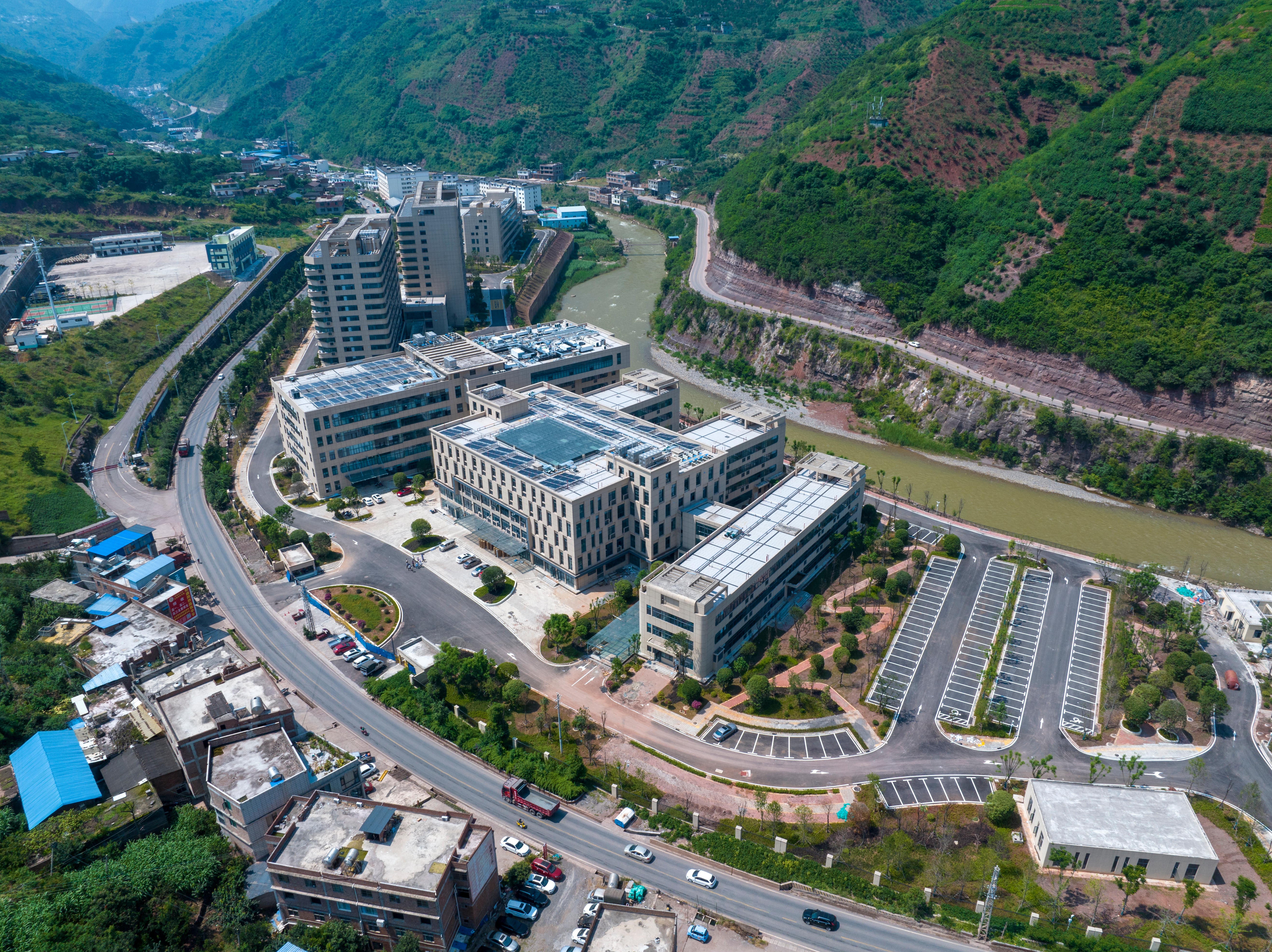 彝良縣第二人民醫院項目順利通過竣工驗收