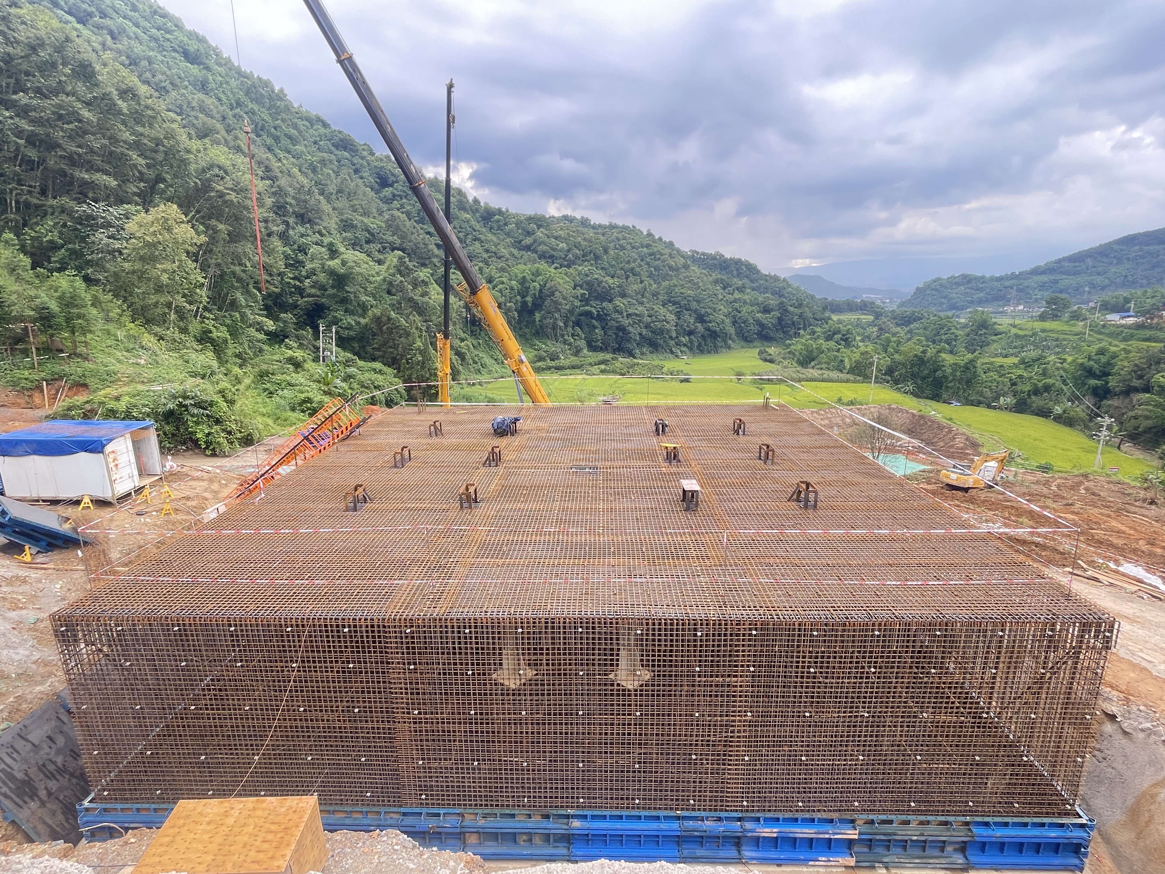 瑞孟高速項目（德宏段）浪光灑河特大橋首件承臺完成隱蔽工程驗收