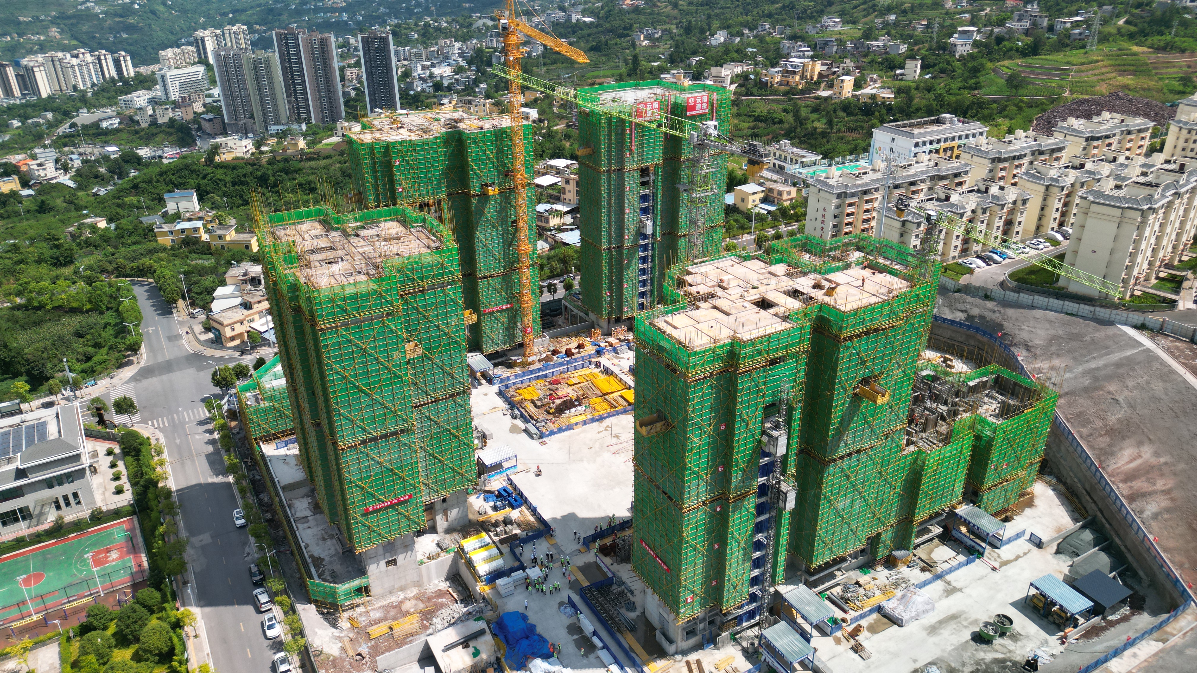 永善縣地質災害避險搬遷紅光安置點項目首棟主體封頂