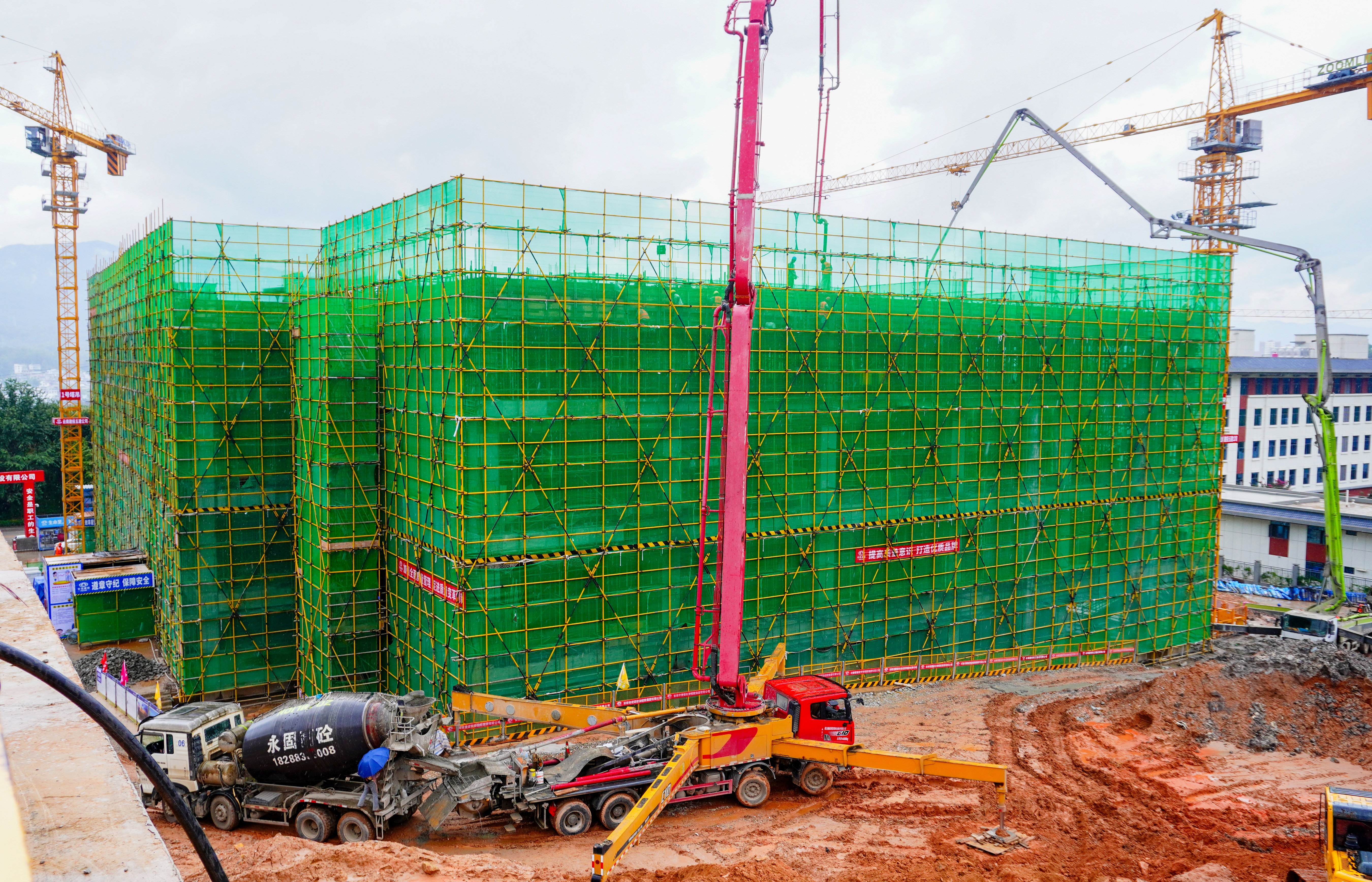 臨滄供電局調度控制中心用房項目主體結構全面封頂