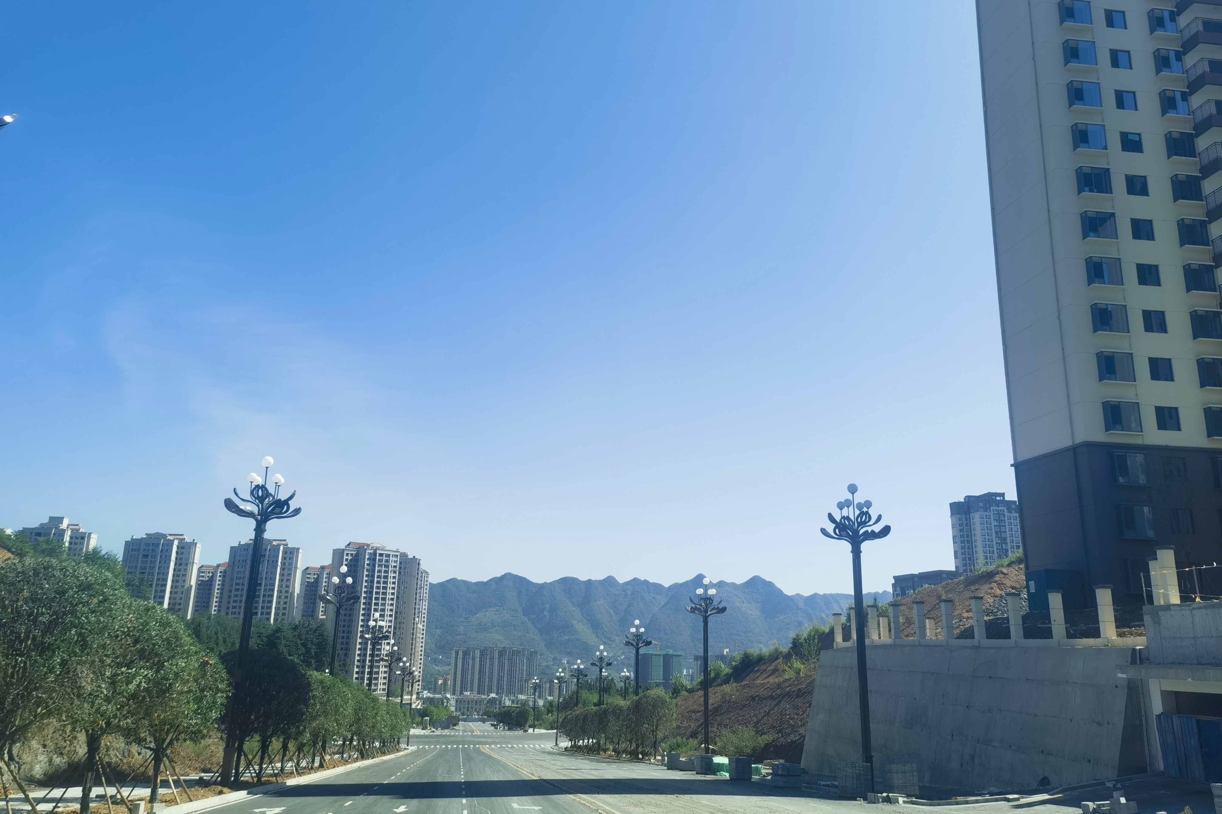 鎮(zhèn)雄縣南部新區(qū)新型城鎮(zhèn)化綜合建設(shè)項(xiàng)目橫三路、橫四路通車