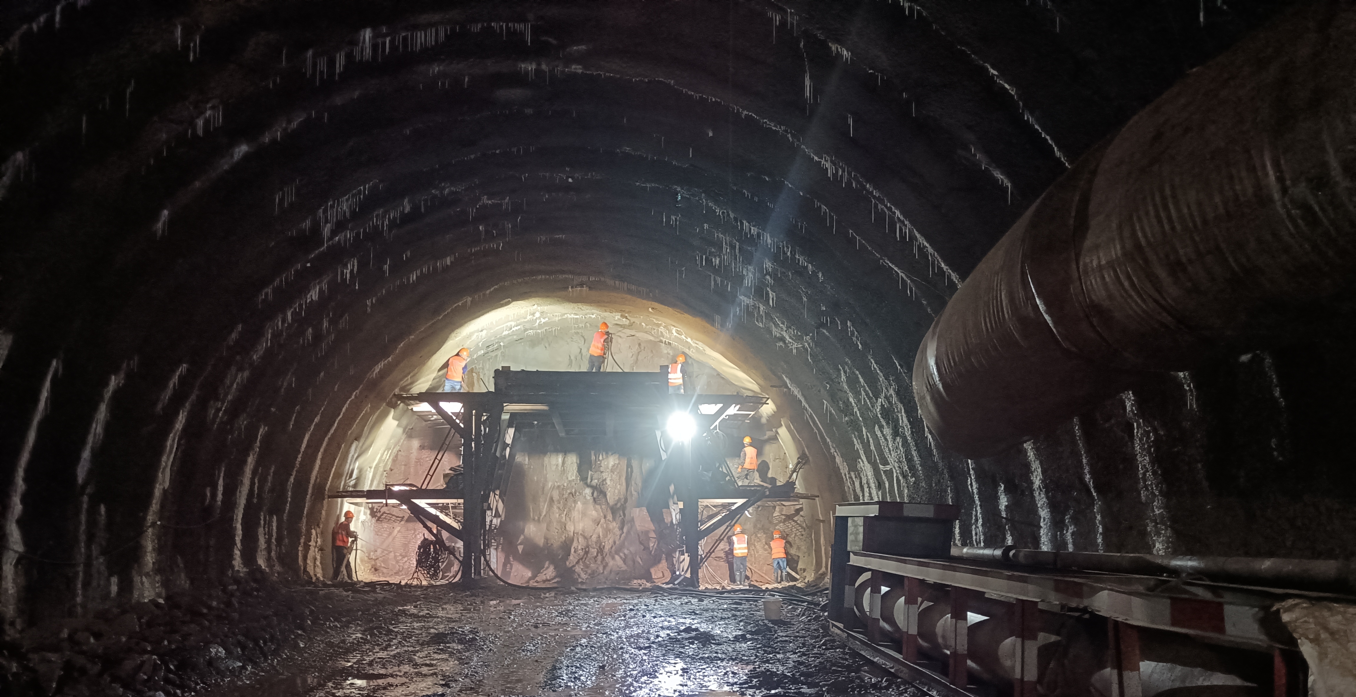 景寧高速公路項目河底隧道進洞施工