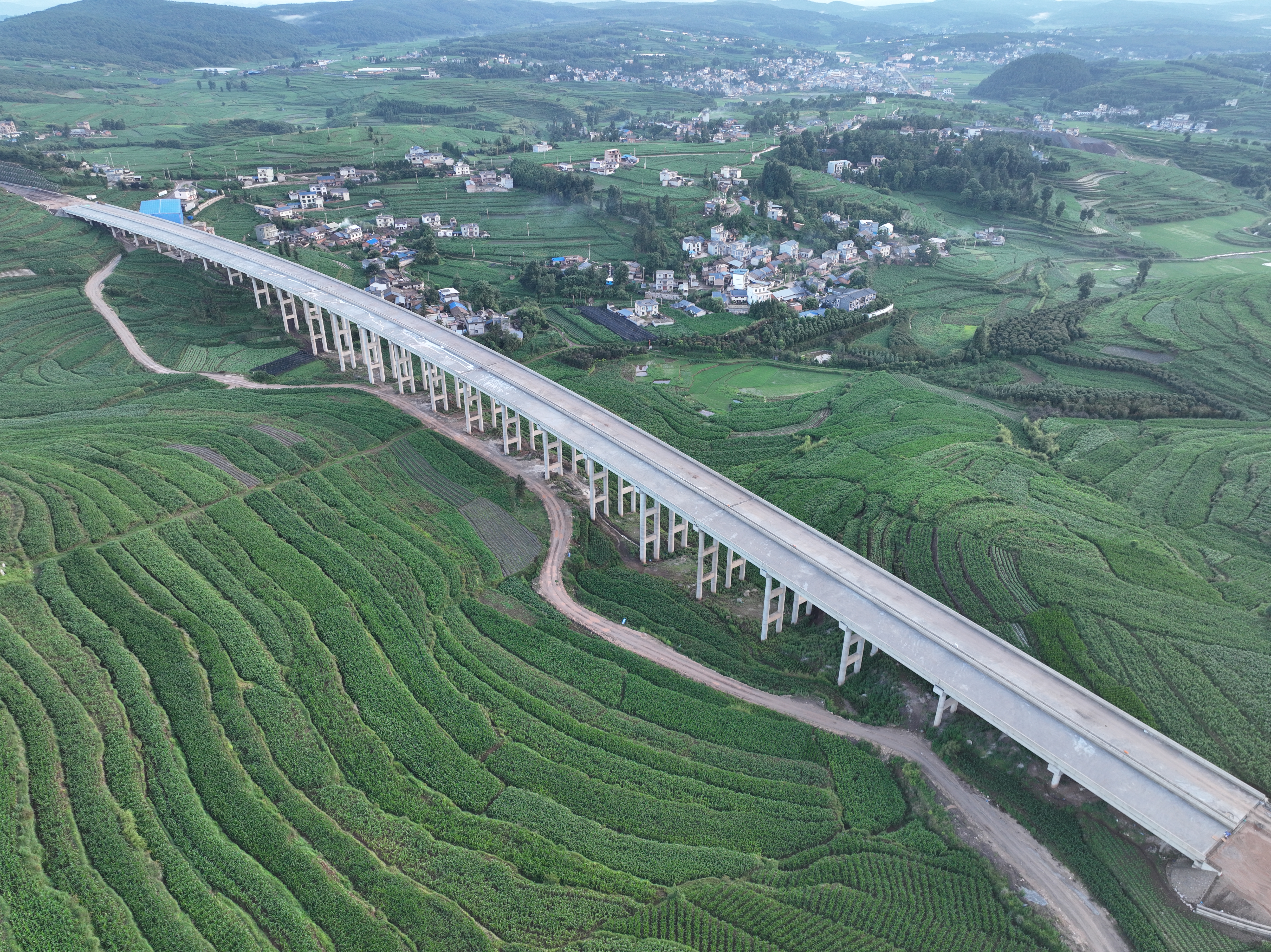 宣富高速完成全線T梁預制和通車段架梁任務