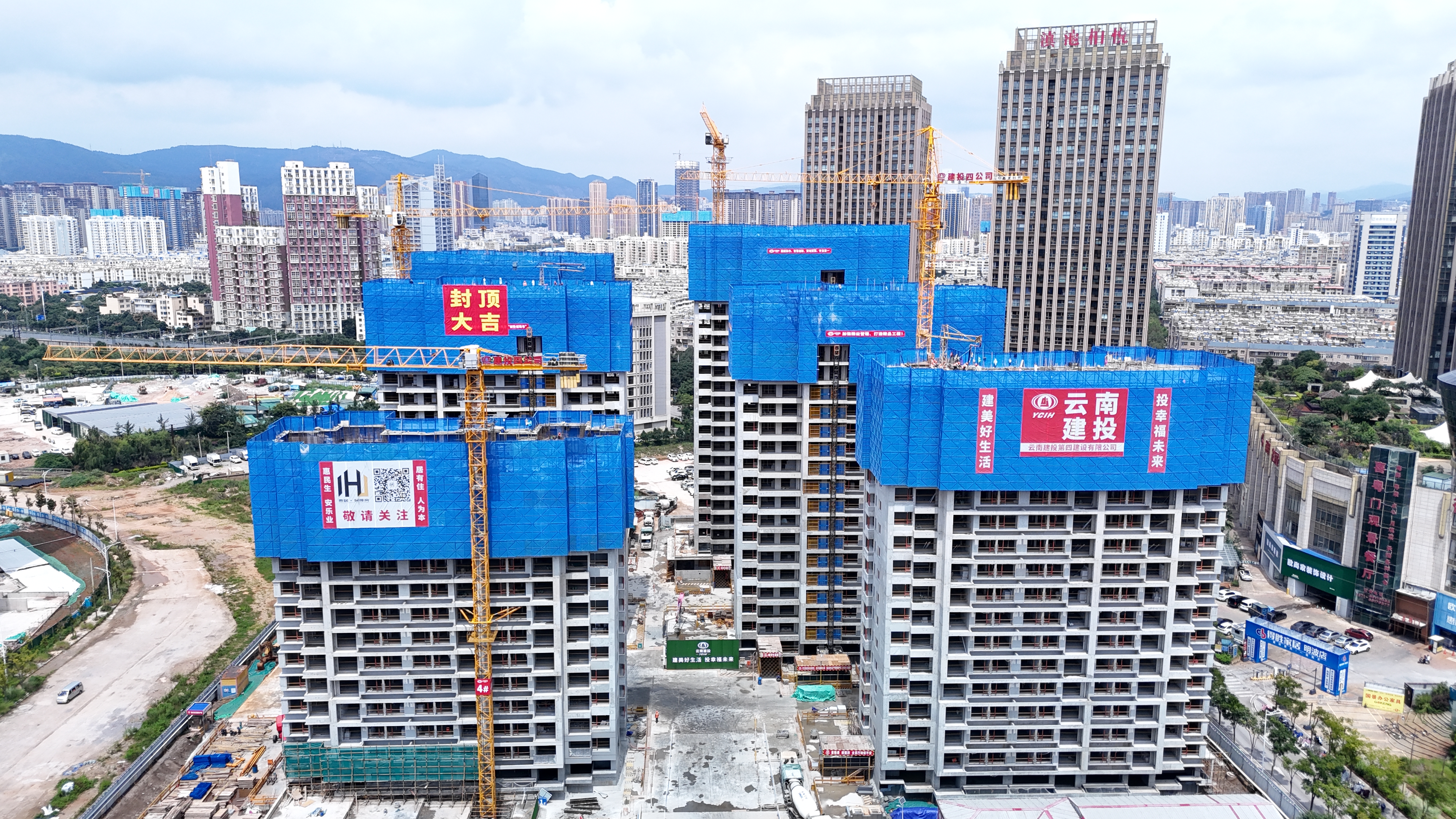 昆明市西山區草海保障性住房項目首棟封頂