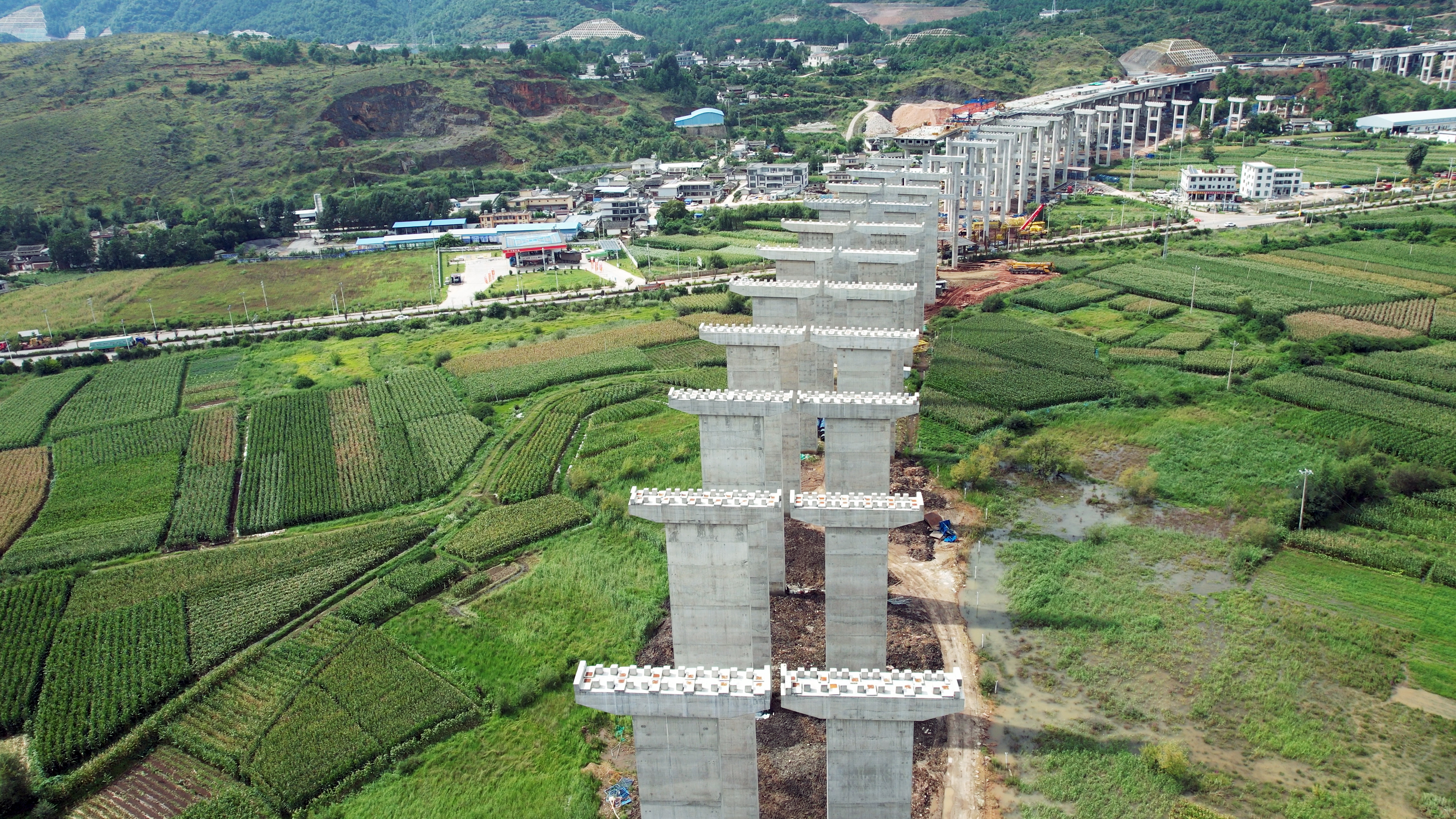 古寧高速先行建設(shè)段橋梁樁基全部澆筑完成