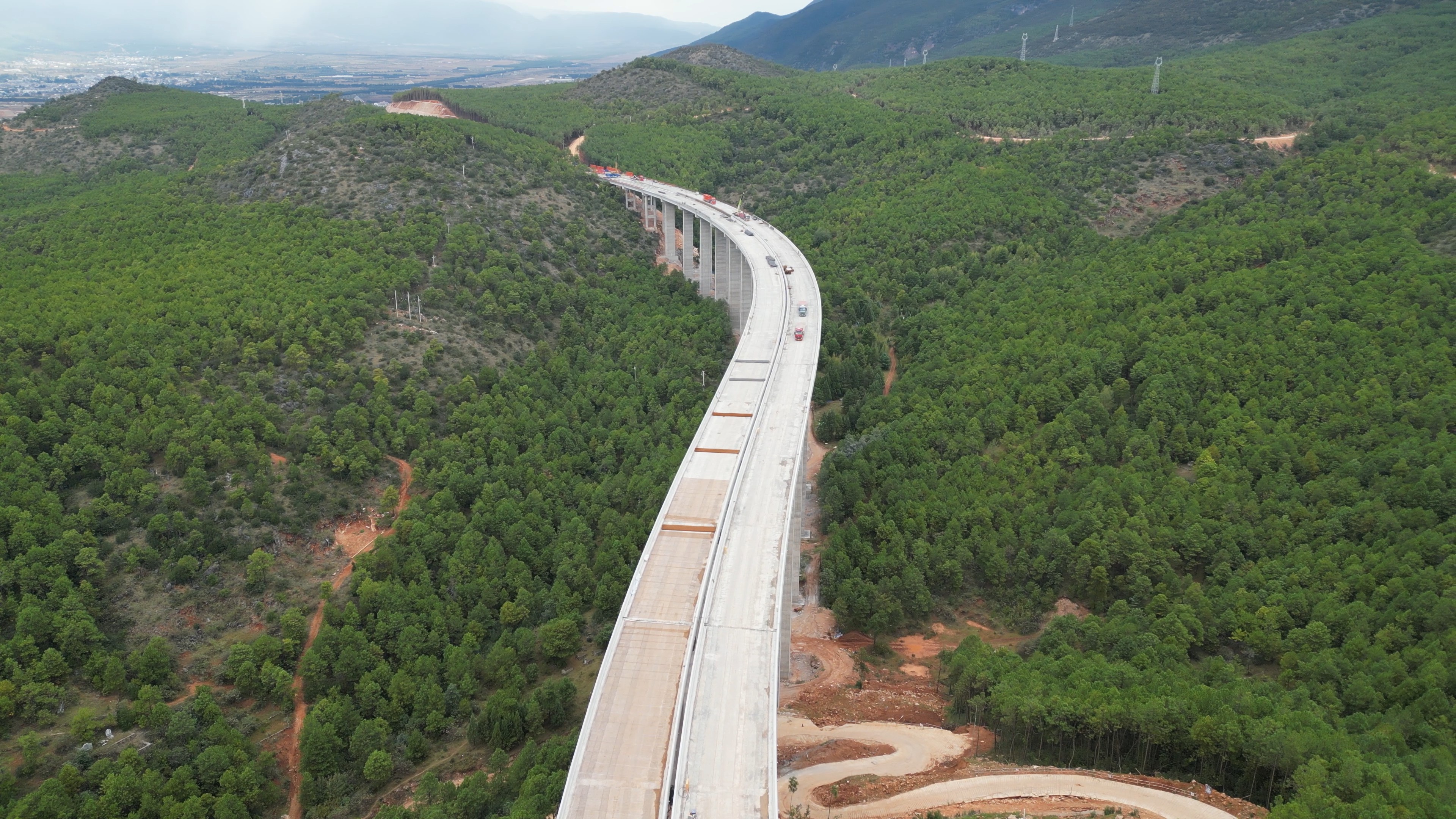 古寧高速建一分部完成全部梁板預(yù)制