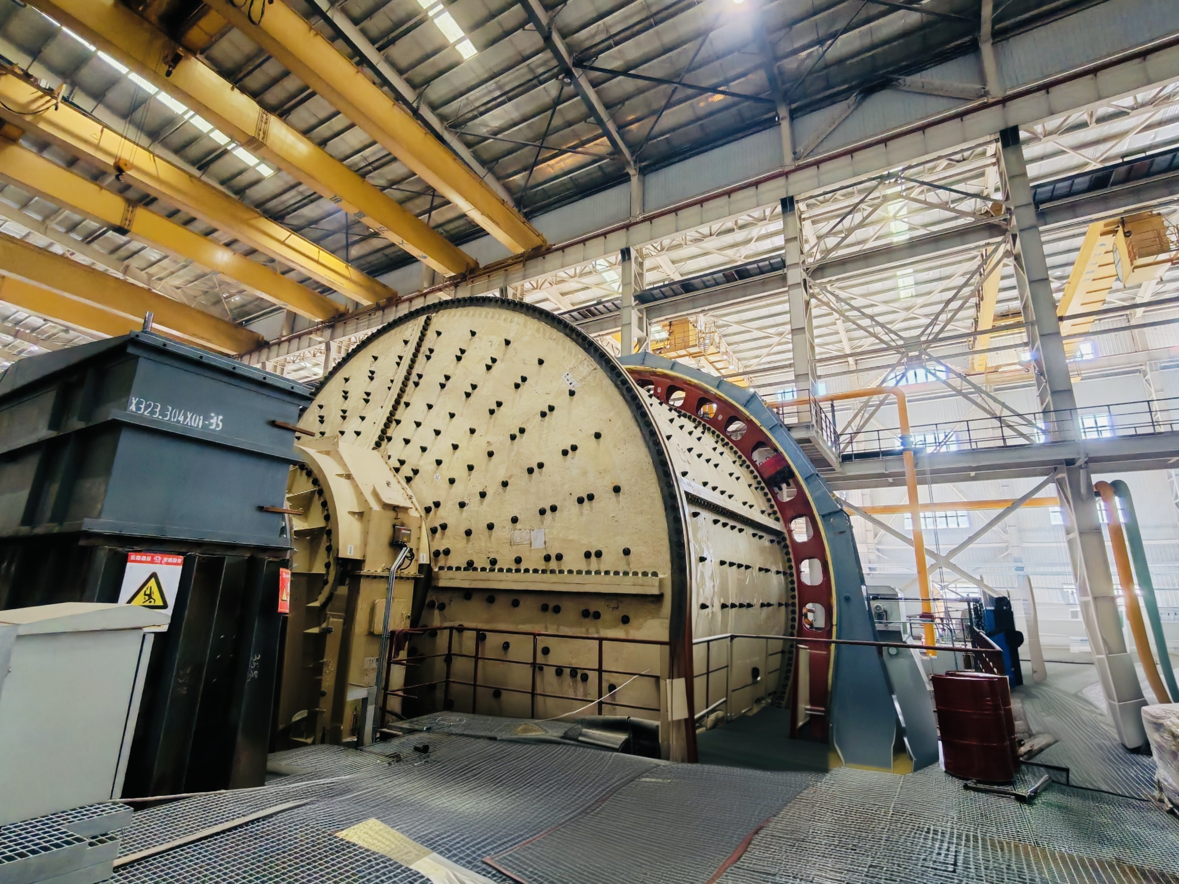 西藏巨龍二期磨礦車間3號(hào)半自磨機(jī)空載試車成功