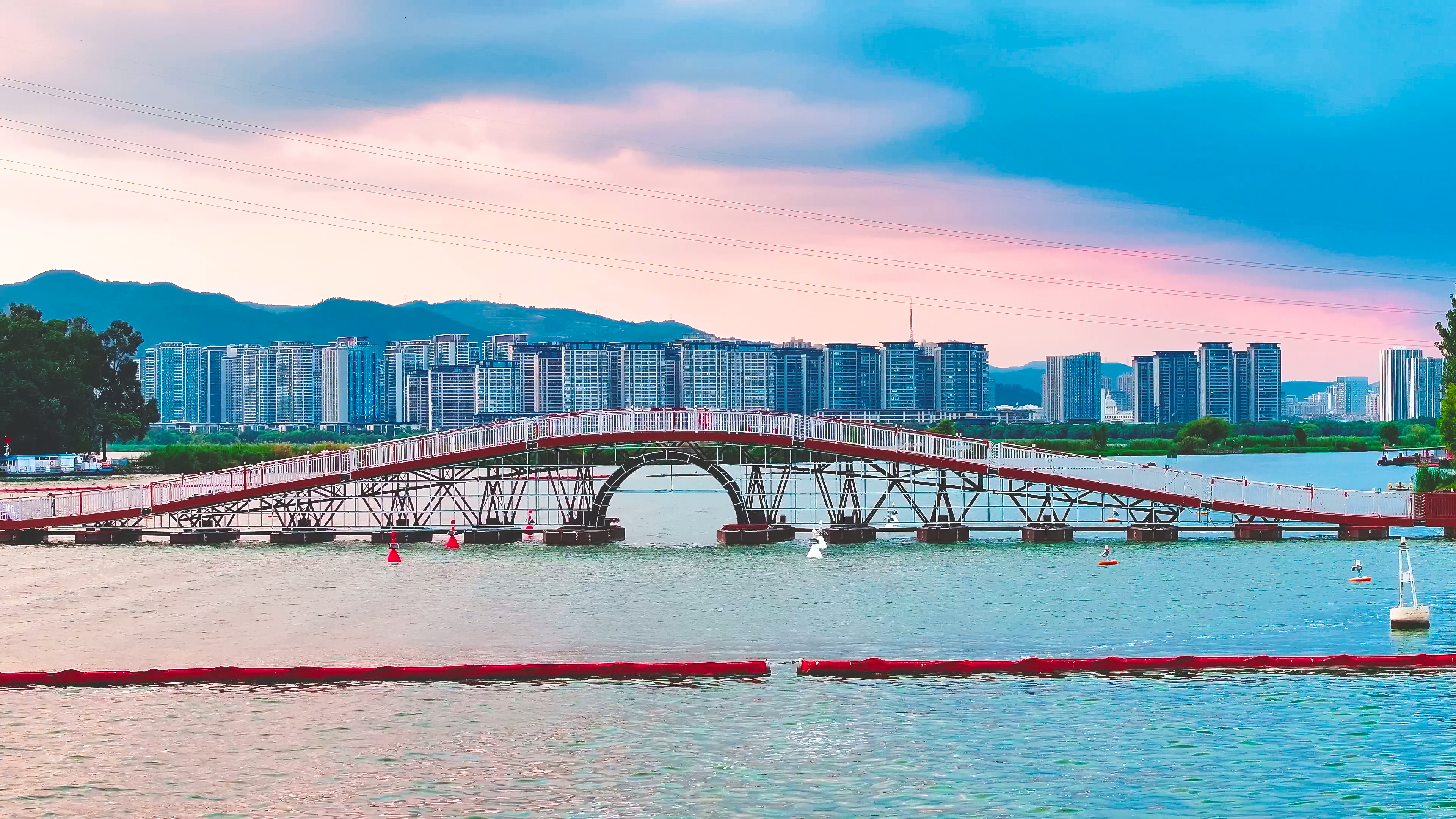 滇池綠道環草海段人行棧道工程（浮橋）項目順利通過竣工驗收