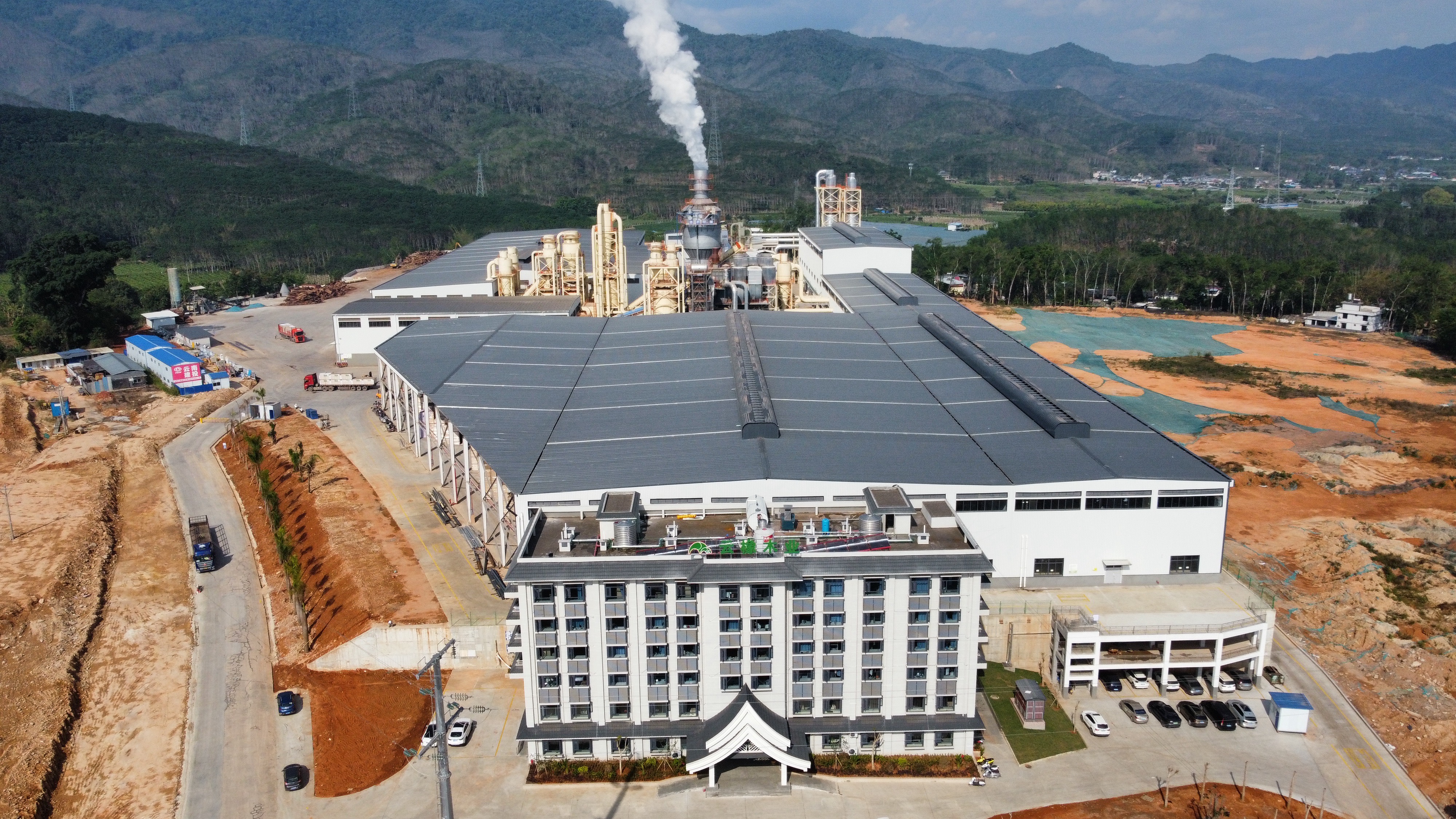 西雙版納云橡木業年產30萬立方米超強刨花板項目竣工驗收