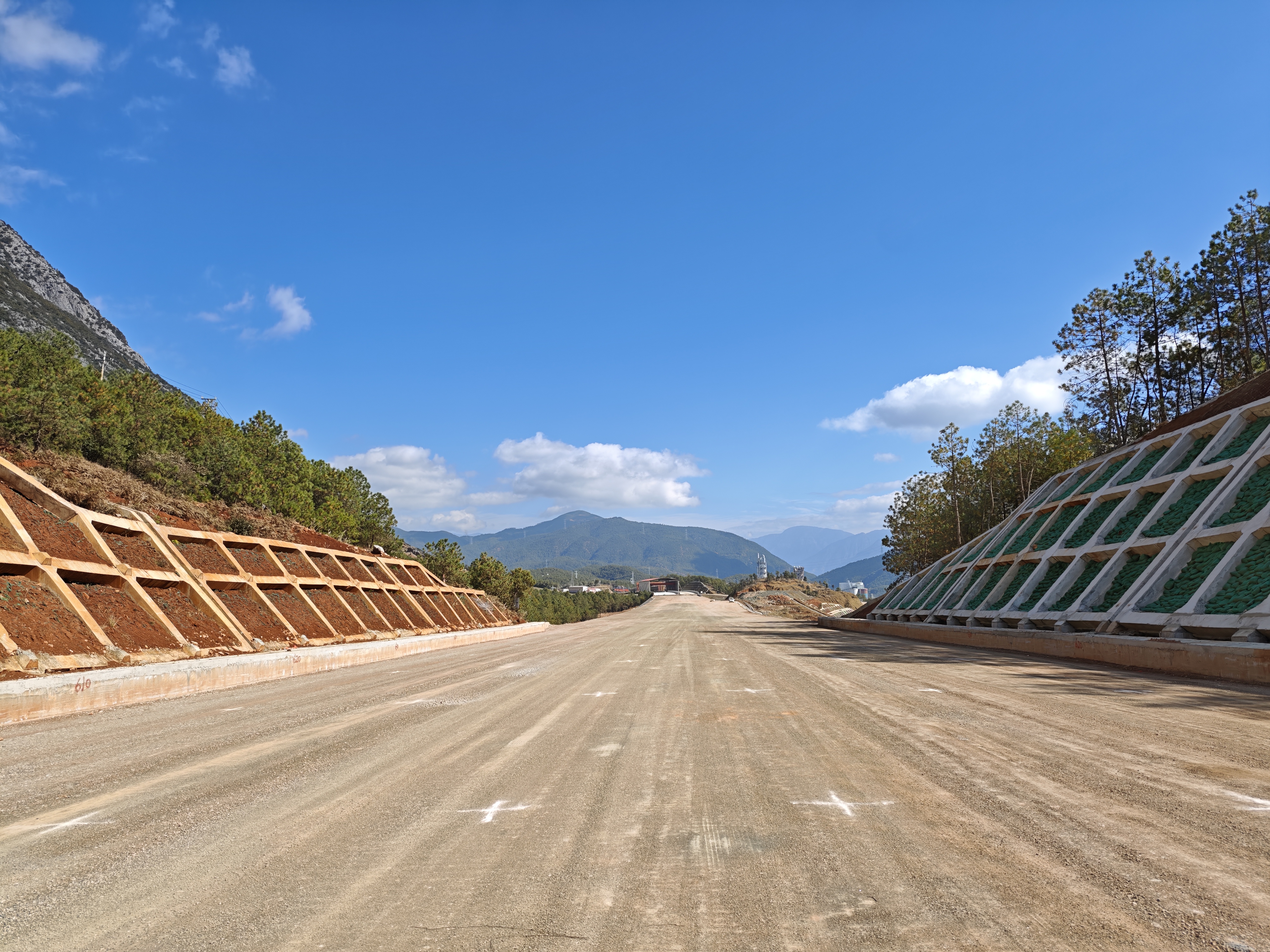 古寧高速土建六分部完成首段路基轉(zhuǎn)序驗(yàn)收